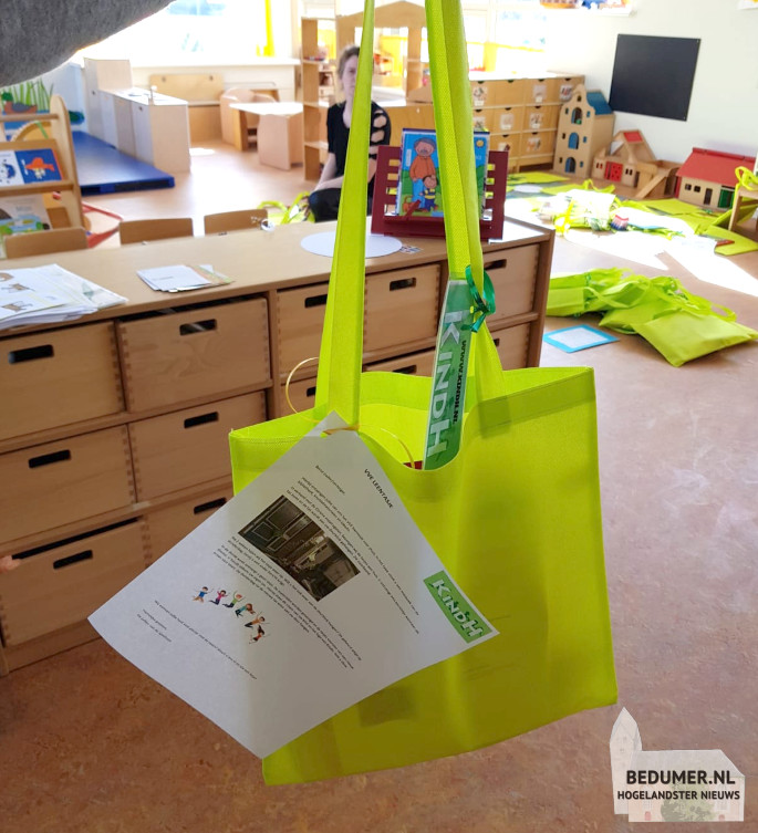 KindH trakteert alle kinderen uit de opvang op kleurrijke tasjes met inhoud